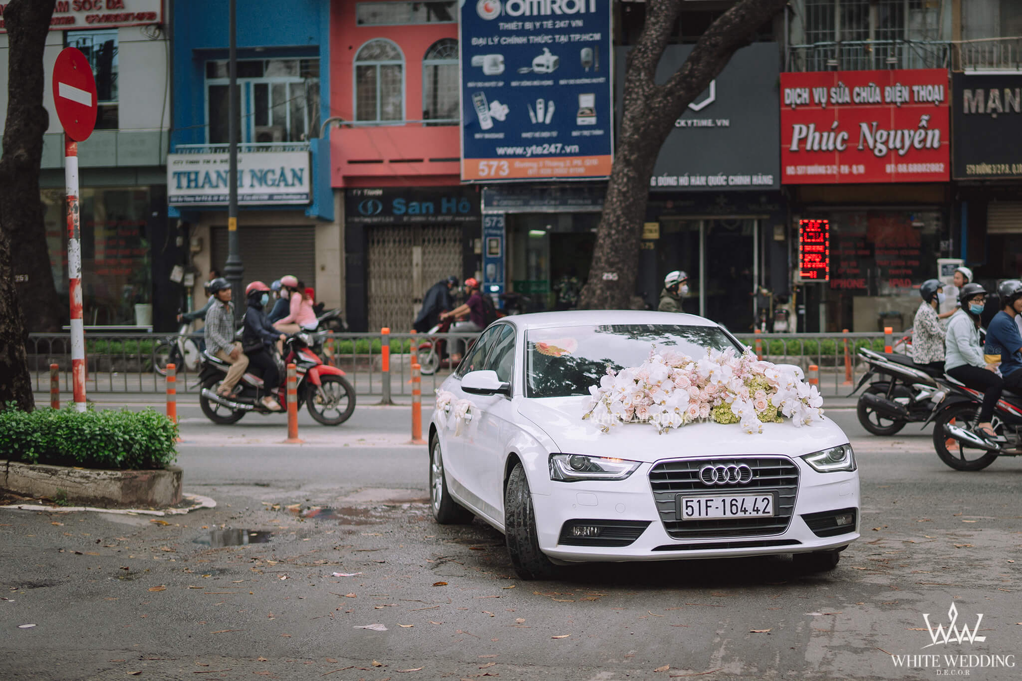 trang-tri-xe-hoa-tuoi-M12.1